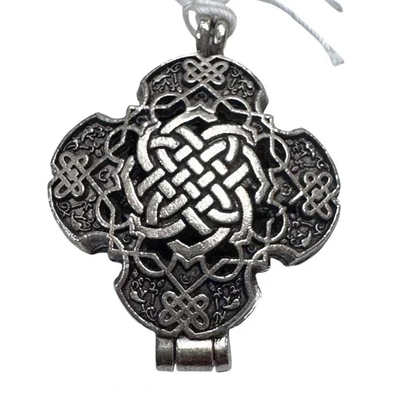 Vintage CAMCO Celtic Knot Clover Locket Pendant Silver Tone Hinged - Picture 2 of 7